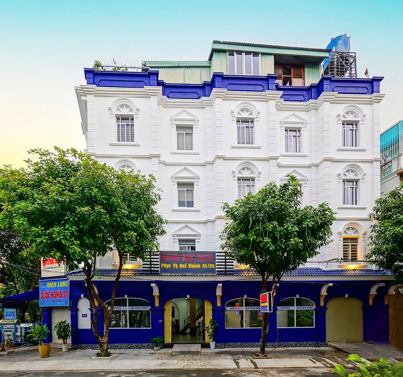 ĐÔI LỜI GIỚI THIỆU VỀ<br>KHÁCH SẠN QUỲNH NHƯ